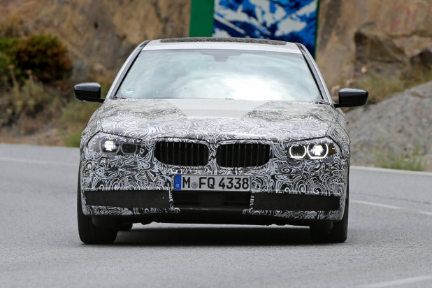 「BMW新型5シリーズの次世代LEDコロナリング点灯姿をキャッチ」の7枚目の画像