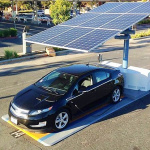 世界初！太陽光を追う「カーポート型EV充電スタンド」が登場! - ENVISION_SOLAR