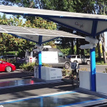 世界初！太陽光を追う「カーポート型EV充電スタンド」が登場! - ENVISION_SOLAR
