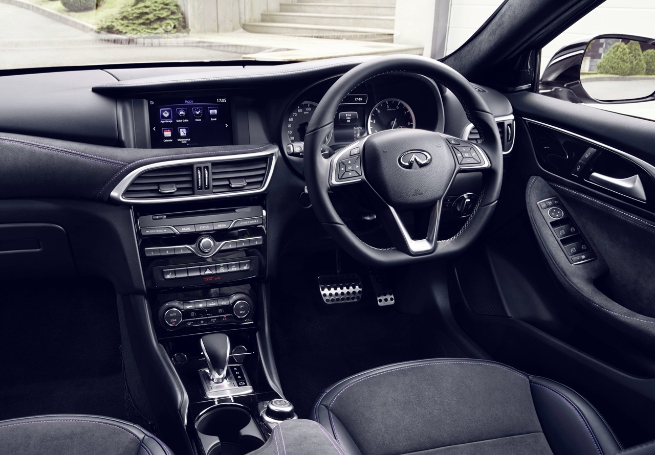 日産がインフィニティ Q30 の市販モデルを世界初公開 フランクフルトショー15 Clicccar Com