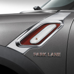 「MINIの起源にちなんだ「MINI Crossover Park Lane」はベース車から16〜36万円高」の2枚目の画像ギャラリーへのリンク