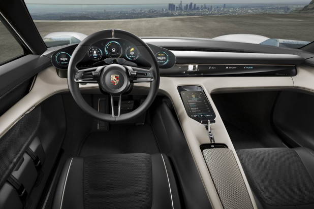 「ポルシェが充電わずか15分の電気自動車コンセプト「Porsche Mission E」公開【フランクフルトショー2015】」の3枚目の画像