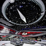アウディの電気自動車は3モーターの四輪駆動【フランクフルトショー2015】 - Audi booth at the Frankfurt International Motor Show 2015