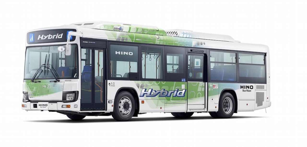 お値段いくら？日野自動車の最新大型路線バスが登場！ | clicccar.com