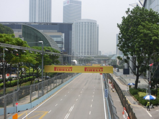 「【F1女子シンガポールGP】ナイトレースはライブもあってお祭りモード！」の1枚目の画像