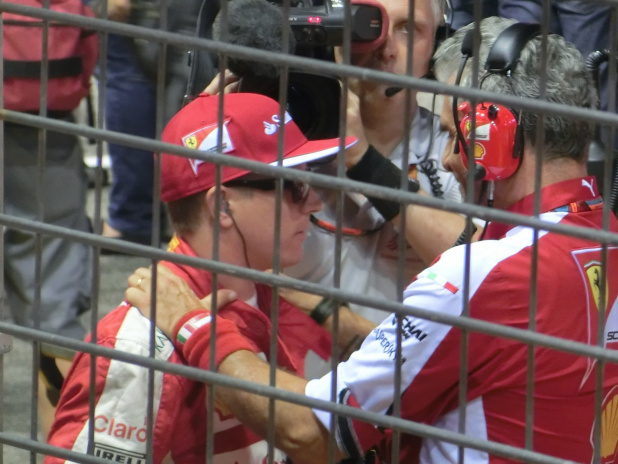 「【F1女子シンガポールGP】レース終了後はポディウム（表彰台）へ走れ！　F女大興奮の最終日」の11枚目の画像