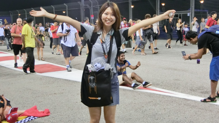 F1女子シンガポールgp レース終了後はポディウム 表彰台 へ走れ F女大興奮の最終日 Clicccar Com
