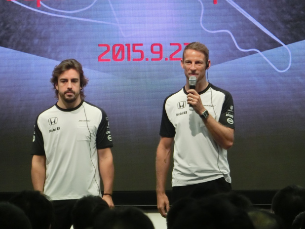 「【F1女子姉妹＠HONDA F1 Fan Meeting】鈴鹿日本GP目前ファンミーティングにドライバーが乗ってきたのは？」の14枚目の画像