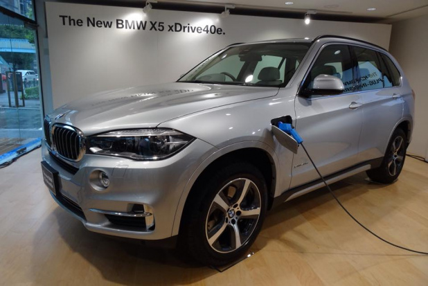 「BMW X5 xDrive 40e プラグインハイブリッドのSUVが日本登場！ 価格は927万円から」の1枚目の画像