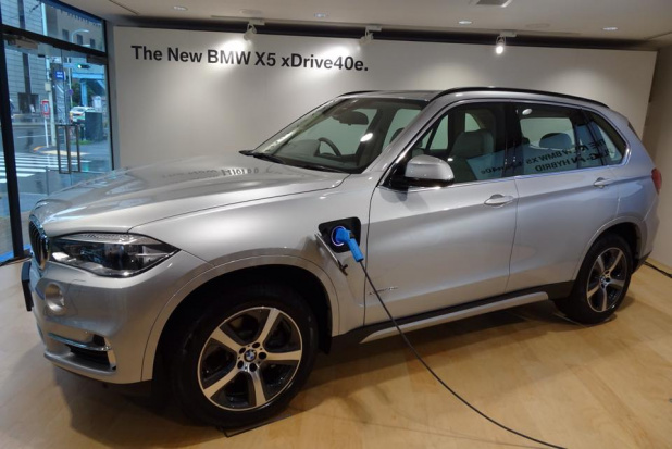 「BMW X5 xDrive 40e プラグインハイブリッドのSUVが日本登場！ 価格は927万円から」の5枚目の画像
