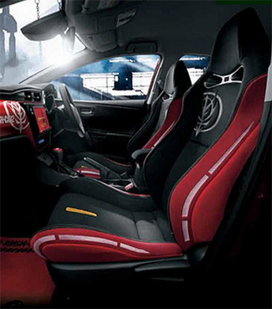 「東レの自動車内装用「ウルトラスエード」がトヨタのシャア専用オーリスⅡに採用」の2枚目の画像
