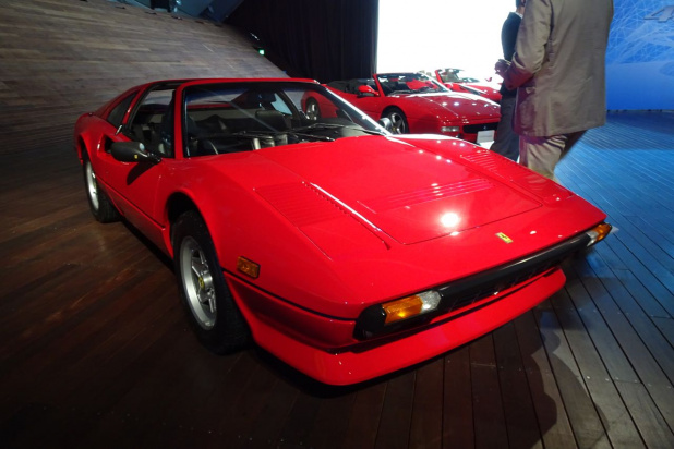 「30年以上に渡るフェラーリV8スパイダーの名車を一挙紹介【画像ギャラリー】」の15枚目の画像