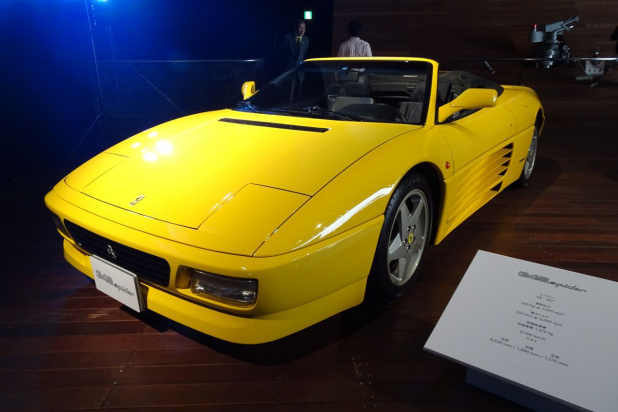 「30年以上に渡るフェラーリV8スパイダーの名車を一挙紹介【画像ギャラリー】」の1枚目の画像