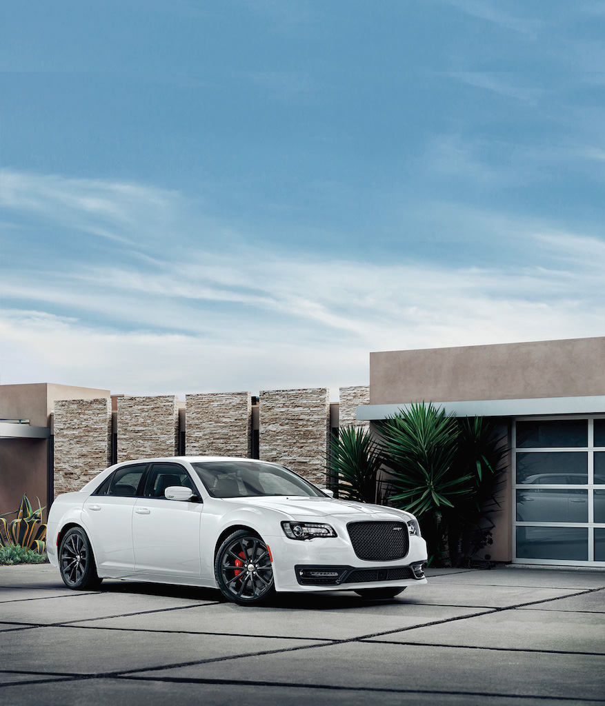 15 Chrysler 300c Platinum 画像 クライスラー300を大胆な顔つきにするなど ビッグマイナーチェンジ Clicccar Com