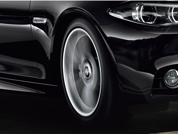 「BMW5シリーズの99台限定車「MAESTRO」が11月7日発売開始」の9枚目の画像