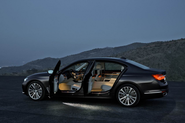 「軽量カーボン使用ボディに先進技術満載「BMW 7シリーズ」は1217万円から」の4枚目の画像