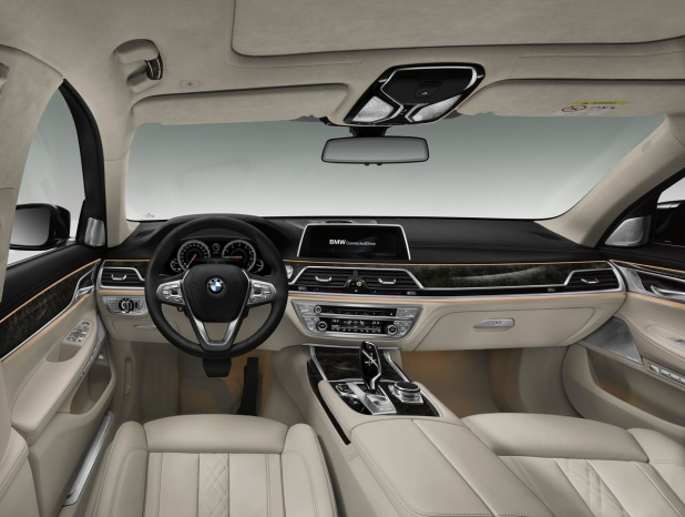 「軽量カーボン使用ボディに先進技術満載「BMW 7シリーズ」は1217万円から」の7枚目の画像