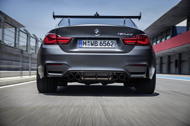 「【東京モーターショー15】BMW M4 GTSが日本で世界初公開」の1枚目の画像