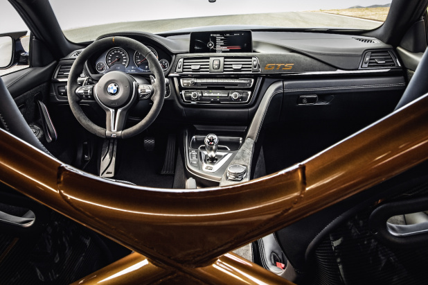 「【東京モーターショー15】「BMW M4 GTS」最高時速305キロ（リミッター作動）のモンスターを世界初披露」の1枚目の画像
