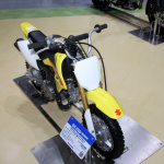 【東京モーターショー15】スズキは地に足の着いたモデルで「バイクのある楽しさ」を演出！ - DRZ-50