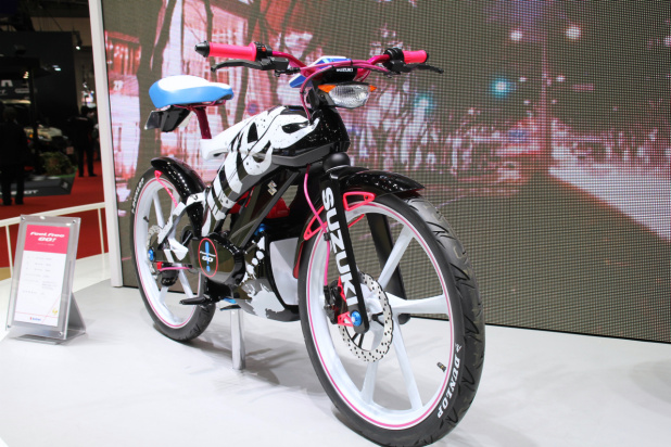 「【東京モーターショー15】スズキは地に足の着いたモデルで「バイクのある楽しさ」を演出！」の5枚目の画像