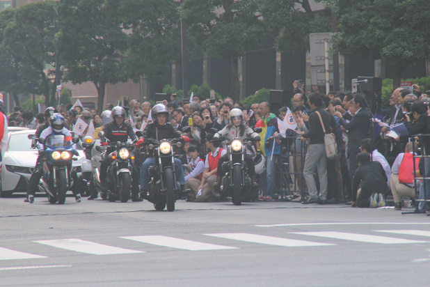 「【東京モーターショー15】荒川静香さんもバイクで参加！「東京モーターショー60周年記念パレード」」の1枚目の画像