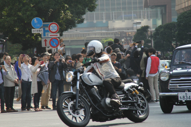「【東京モーターショー15】荒川静香さんもバイクで参加！「東京モーターショー60周年記念パレード」」の4枚目の画像