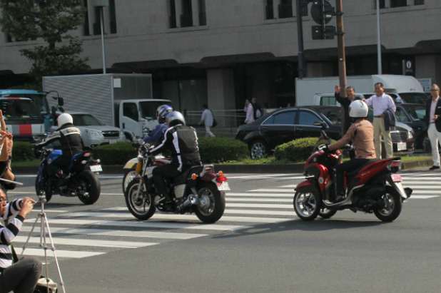 「【東京モーターショー15】荒川静香さんもバイクで参加！「東京モーターショー60周年記念パレード」」の10枚目の画像