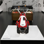 「【東京モーターショー15】奥山ワールドが堪能できるKEN OKUYAMA DESIGNでは「赤いトラクター」が必見」の9枚目の画像ギャラリーへのリンク