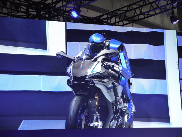 「【東京モーターショー15】ヒト型ロボットを搭載し自律走行するバイクがヤマハブースに登場」の6枚目の画像