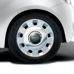 「Fiat 500 Super Pop Auguri! 」を11月7日から200台限定で販売開始 - 397_news_500_auguri_wheel_white