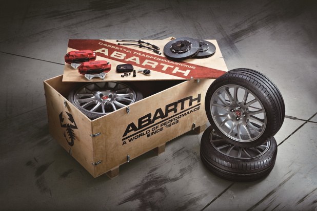 「ピリ辛の走りが楽しめる200台限定車「Abarth 595 Competizione Scorpio」が11月14日から発売開始」の1枚目の画像