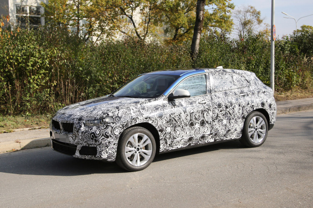 「BMW新型クーペSUV「X2」、リアルシルエットが見えた!」の2枚目の画像