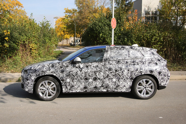 「BMW新型クーペSUV「X2」、リアルシルエットが見えた!」の3枚目の画像