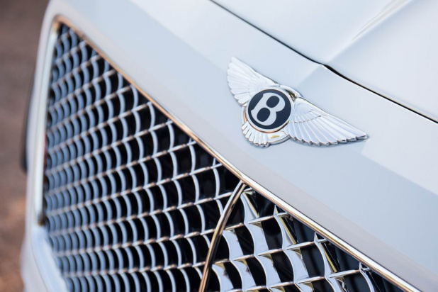 「ベントレー・ベンテイガ画像ギャラリー ― 30万ドル超の高級SUVでラフロードを走る」の10枚目の画像