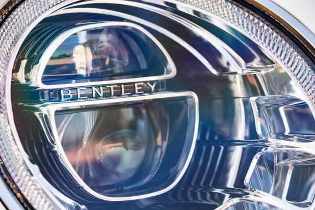 「ベントレー・ベンテイガ画像ギャラリー ― 30万ドル超の高級SUVでラフロードを走る」の8枚目の画像