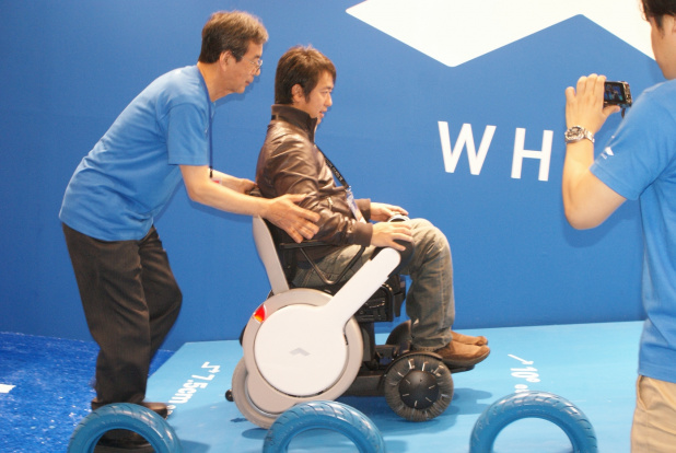 「【東京モーターショー2015】横浜の2社、車椅子の新しいカタチを提案」の1枚目の画像