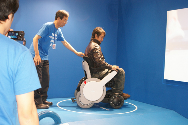 「【東京モーターショー2015】横浜の2社、車椅子の新しいカタチを提案」の3枚目の画像