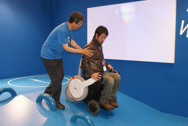 「【東京モーターショー2015】横浜の2社、車椅子の新しいカタチを提案」の4枚目の画像