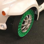 「【東京モーターショー15】タイヤメーカー2社、空気無しタイヤでタイヤの未来を展示」の9枚目の画像ギャラリーへのリンク