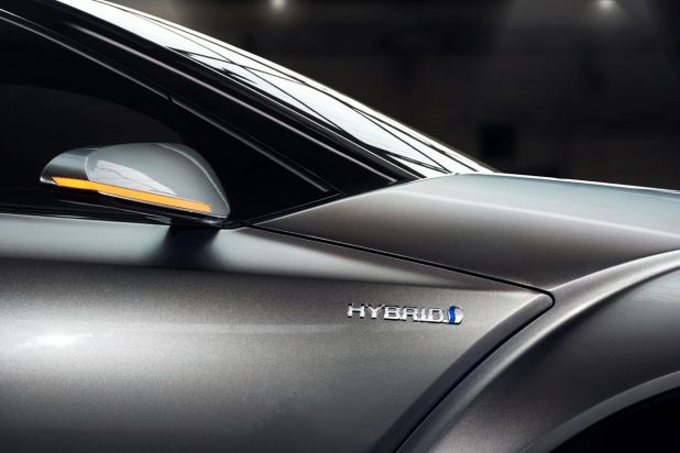 「3月登場のトヨタ「C-HR」市販モデルはRAV4後継車か?」の2枚目の画像