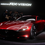 【東京モーターショー15・ベスト3】どんなエンジンを積んでいるか想像するのもコンセプトカーの楽しみ - mazda_RX-Vision_front
