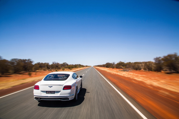 「ベントレーContinental GT Speedが最高速331km/hを幹線道路でマーク！」の11枚目の画像