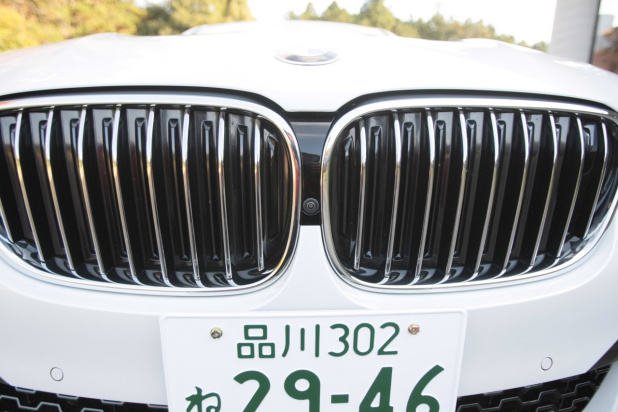 「直立するキドニー・グリルの圧倒的な存在感 ─ 新型「BMW7シリーズ」画像ギャラリー」の1枚目の画像
