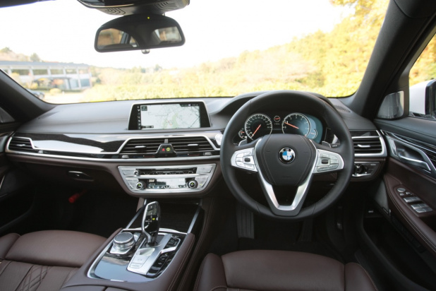 「新型BMW7シリーズの新世代の直列6気筒直噴ターボは、トルクフルでパワーフィールも極上」の4枚目の画像