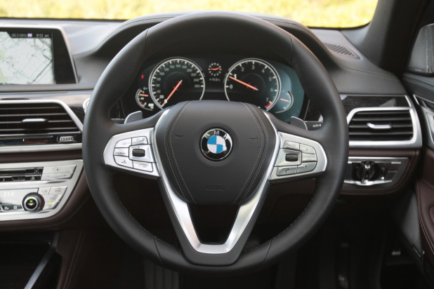 「新型BMW7シリーズの新世代の直列6気筒直噴ターボは、トルクフルでパワーフィールも極上」の2枚目の画像