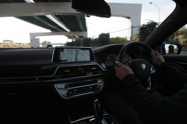 「新型BMW7シリーズの先進装備は時代の最先端を走る【エクステリア・安全装備編】」の4枚目の画像