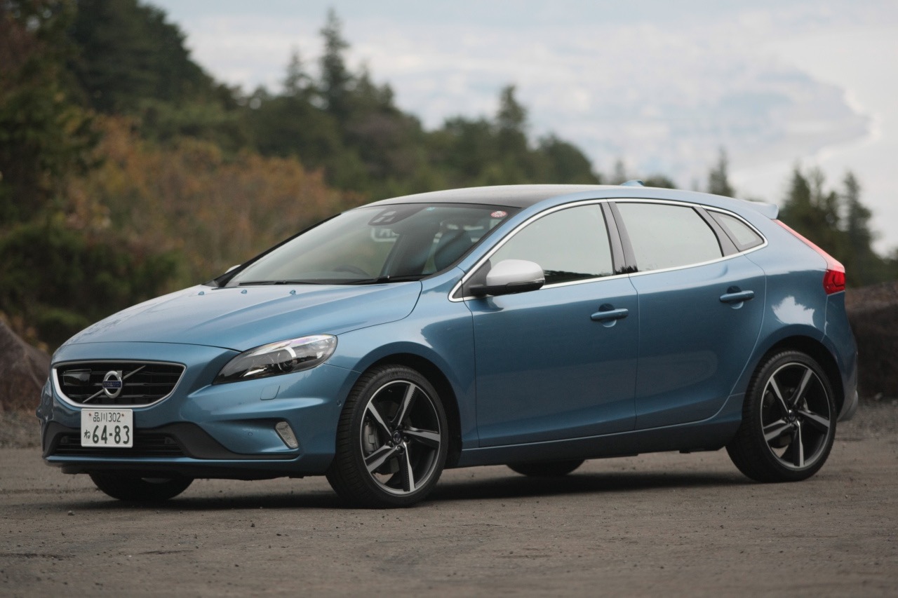 クリーンディーゼル搭載のボルボ V40 D4 R Design が0台限定で登場 Clicccar Com