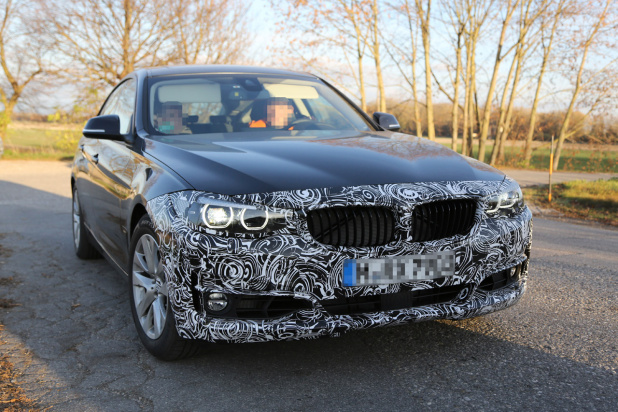 「ヘッドライト新デザイン見えた！BMW 3シリーズGTがフェイスリフト」の2枚目の画像