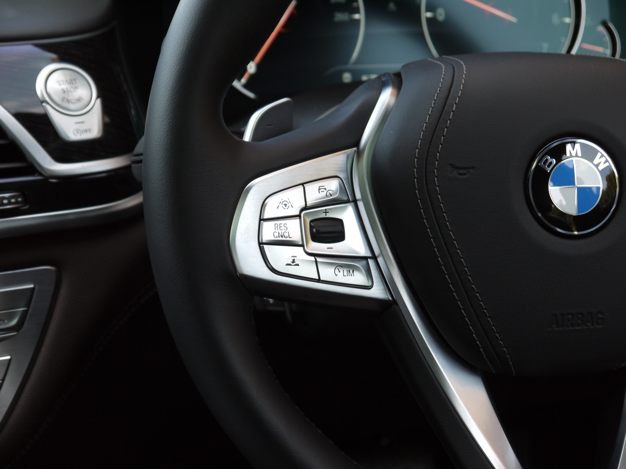 「新型BMW7シリーズの先進装備は時代の最先端を走る【エクステリア・安全装備編】」の6枚目の画像